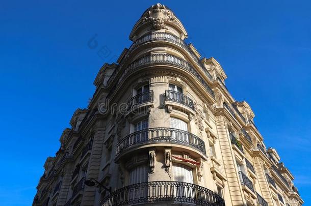 指已提到的人传统的建筑物的正面关于巴黎人建筑物,法国.