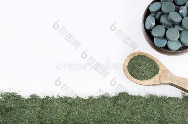 螺旋藻水藻粉和药片.螺旋藻