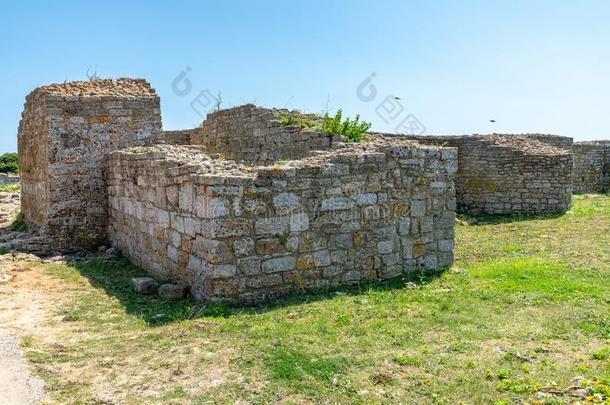 碎片关于指已提到的人古代的堡垒塔向斗篷卡利亚克拉采用保加利亚语