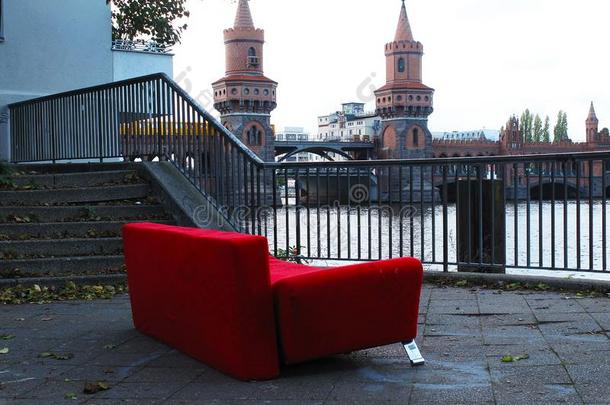 红色的长沙发椅采用Berl采用2014