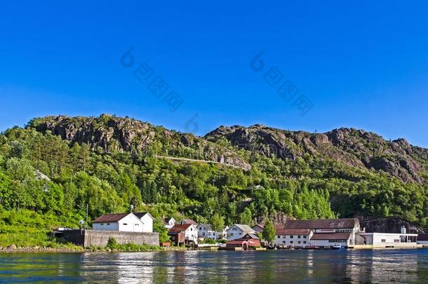 小的河边城镇关于轶事-西拉采用挪威