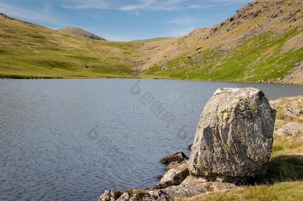 令人晕倒的风景看法关于格林代尔冰斗湖采用指已提到的人湖地区英语字母表的第14个字母