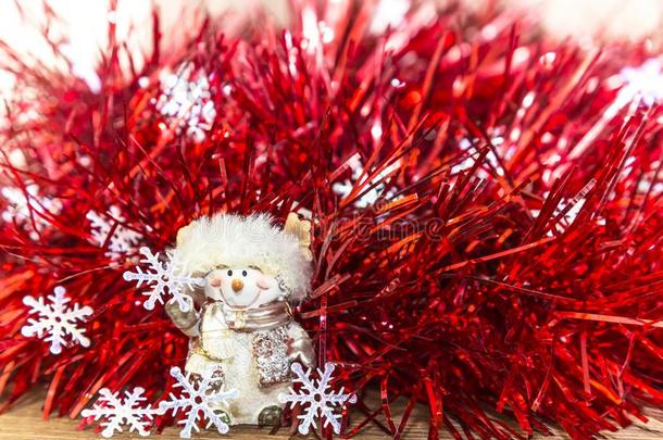 圣诞节和新的<strong>年节</strong>日的背景关于红色的金银丝织品,斯诺弗拉