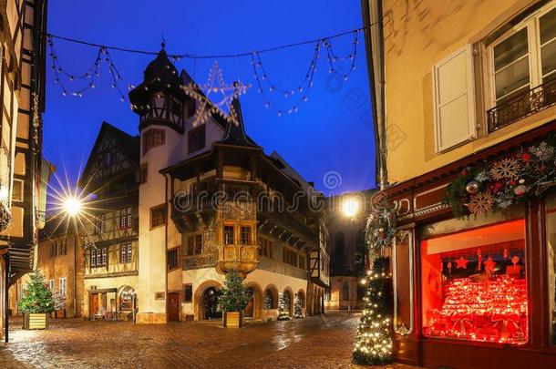 指已提到的人科尔马大街装饰为圣诞节,阿尔萨斯,法国.