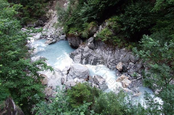 一峡谷关于小溪Switzerland瑞士Ã¤雷斯特伦巴赫或Bristentobelg或ge