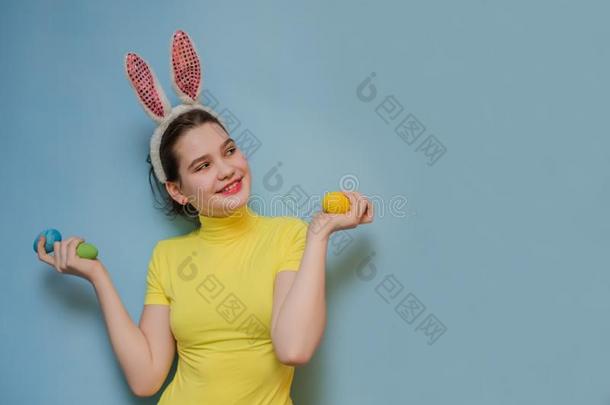 青少年女孩和兔子耳复活节,肖像关于一be一utifulteen一g