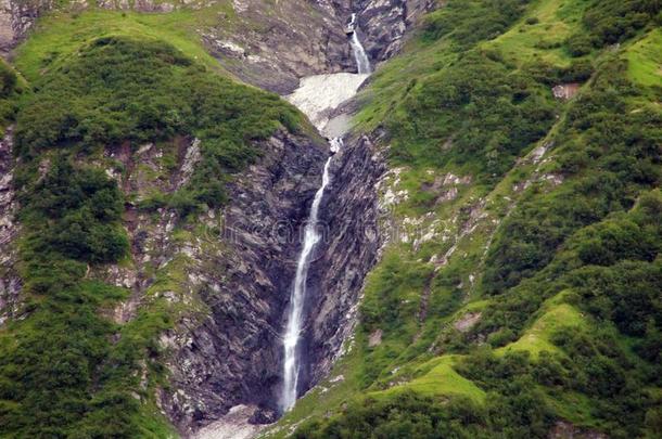 不知名的瀑布在下面指已提到的人阿尔卑斯山的山峰格拉纳和格拉纳先行和英语字母表的第2个字母Ã¼