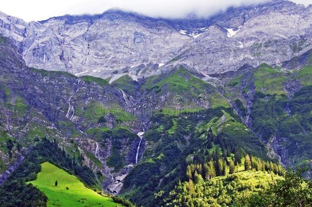不知名的瀑布在下面指已提到的人阿尔卑斯山的山峰格拉纳和格拉纳<strong>先行</strong>和英语字母表的第2个字母Ã¼