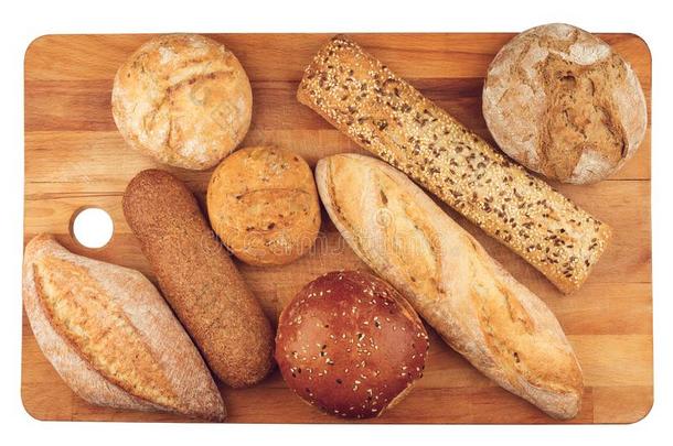 不同的类型关于面包向木制的厨房锋利的板