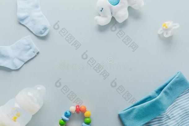 婴儿商品向光蓝色背景