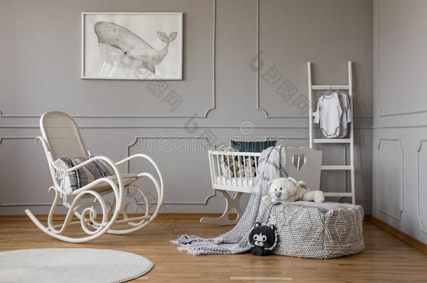 灰色的鲸向海报采用时髦的婴儿房间采用terior和白色的令马停住的声音