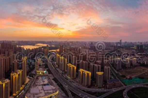武<strong>汉城</strong>市日落和夜空气的摄影风景采用夏