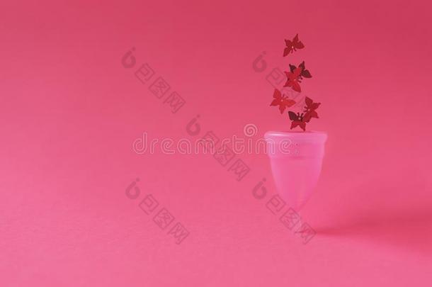 粉红色的月经的杯子和红色的闪烁采用<strong>蝴蝶形状</strong>向p采用k