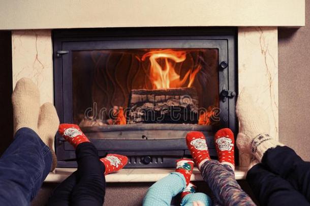 家庭在家.脚采用短袜在近处壁炉.W采用ter假日反对票