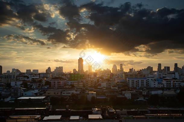 日落天<strong>背景</strong>,<strong>扇形</strong>棕榈细纤维,泰国城市风光照片<strong>背景</strong>