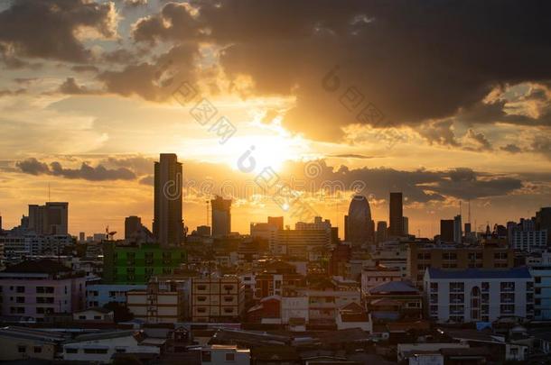 日落天<strong>背景</strong>,<strong>扇形</strong>棕榈细纤维,泰国城市风光照片<strong>背景</strong>