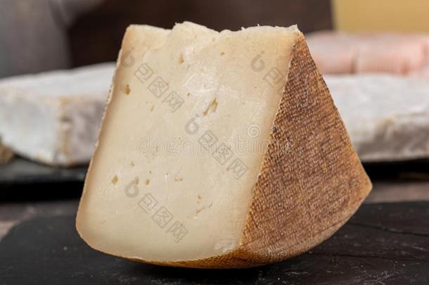 山羊奶酪汤姆或册,畸形伸长的采用法国的比利牛斯山脉