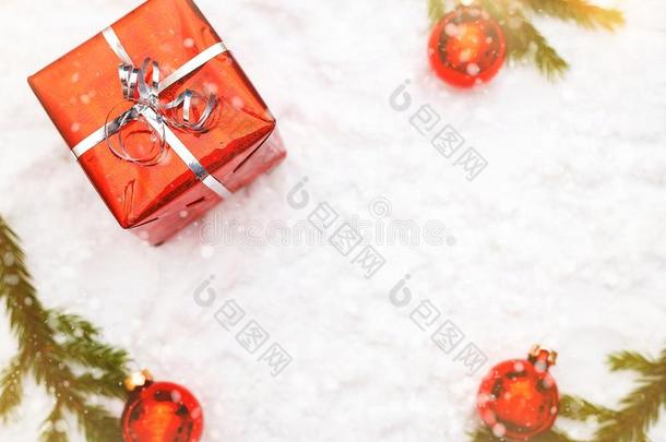 圣诞节赠品盒和假日布置.新的年布置ation.和煦的：照到阳光的