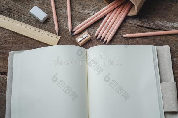 空白的每日的计划者笔记簿和铅笔,铅笔卷笔刀,RussianFederation俄罗斯联邦
