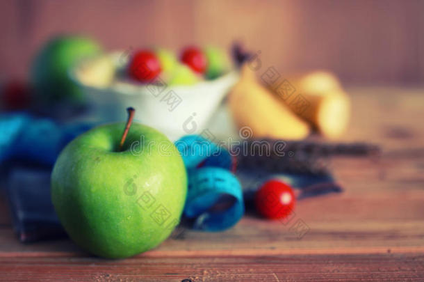 日常饮食成果苹果厘米木制的背景