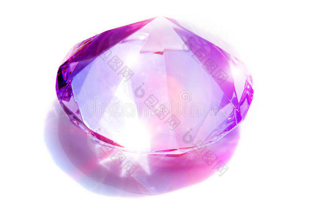 粉红色的发光的钻石向白色的表