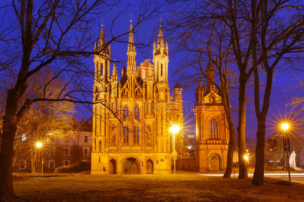 建筑物的正面关于圣人般的人圣安妮教堂采用维尔纽斯,立陶宛.