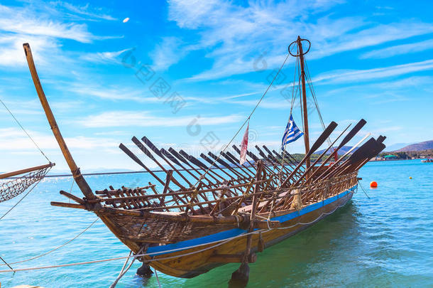 Jason求取金羊毛所乘的船船复制品关于史前的容器采用港口沃罗斯,希腊