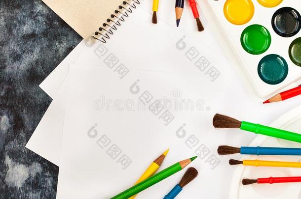 纸,水彩绘画颜料,擦为绘画,颜色铅笔