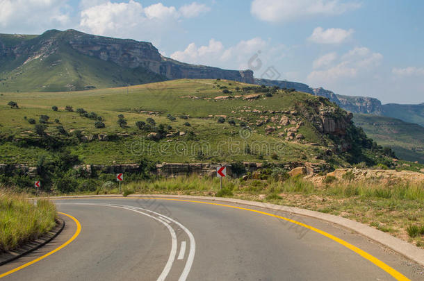 山风景和公路采用金色的门高原地区