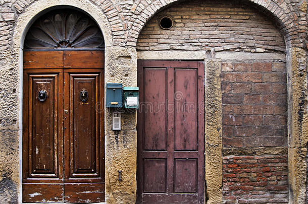 老的门采用意大利陆地欧洲建筑学和木材指已提到的人在历史上重要的