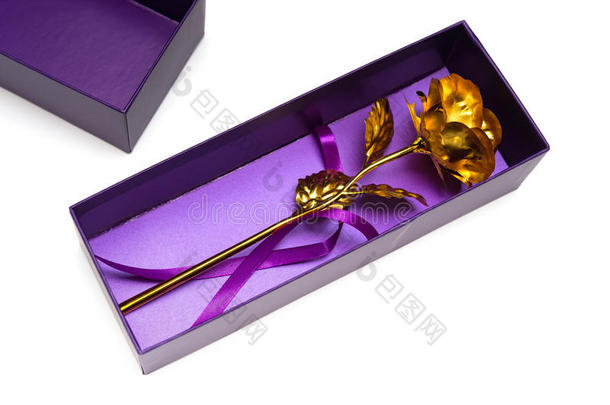 金玫瑰采用一紫色的现金流盒