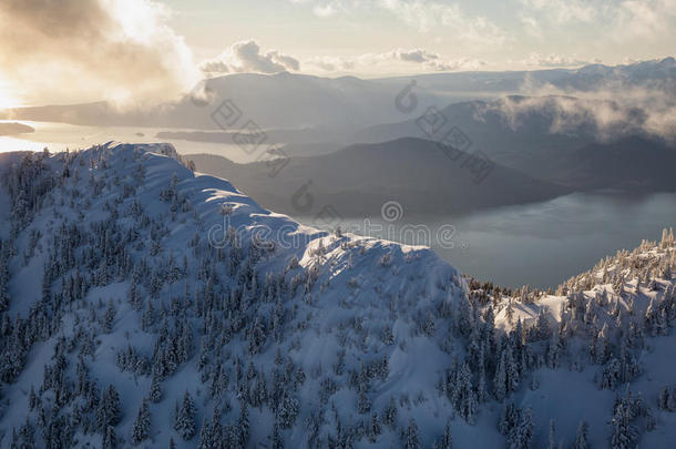 空气的山风景在近处范库弗峰