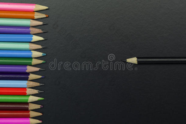 顶看法关在上面颜色铅笔向黑板质地后座