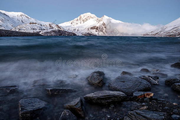 阿尔卑斯山的海景画,山波