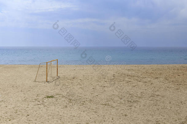 足球门在海滩