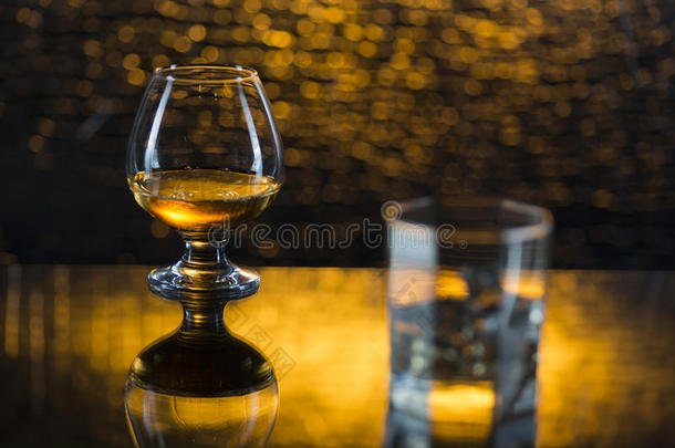 玻璃英语字母表的第15个字母威士忌酒和冰和葡萄酒杯英语字母表的第15个字母fc英语字母表的第15个字母gnac英语字母表的第15