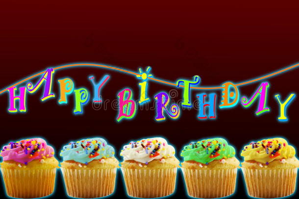 氖光幸福的生日观念和有色的杯子蛋糕