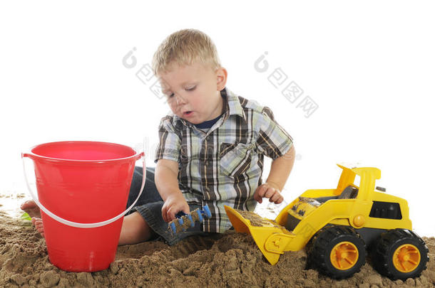 男孩,货车,沙和桶