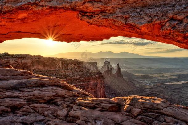 平顶山弓形在日出,Canyonlands国家的公园surroundingthejunctionoftheColoroandGre