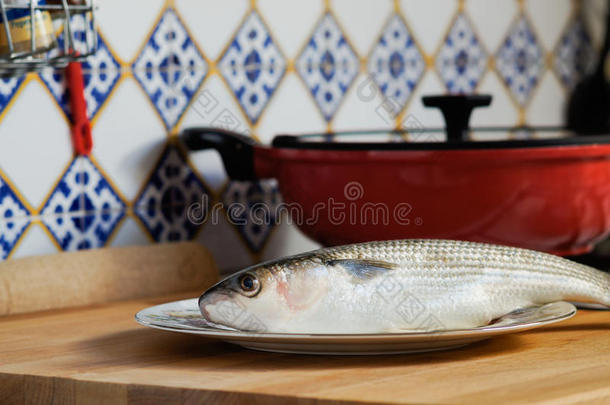 胭脂鱼有条纹的胭脂鱼包含欧米加-3酸,维生素和矿工