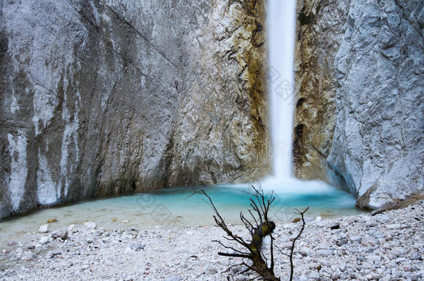 风景优美的马图尔杰克瀑布采用特里格拉夫峰国家的公园采用<strong>朱利安</strong>来源于中世纪拉丁语教名alii其他人