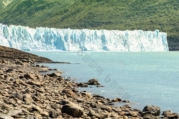 精通各种绘画、工艺美术等的全能艺术家莫雷诺冰河采用Argent采用ia巴塔哥尼亚