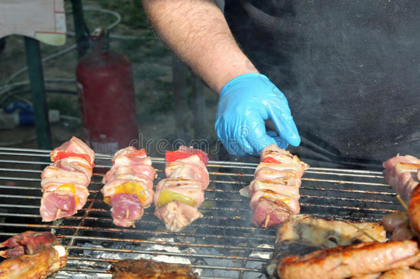厨师和蓝色拳击手套烹饪术指已提到的人肉串肉扦和胡椒粉
