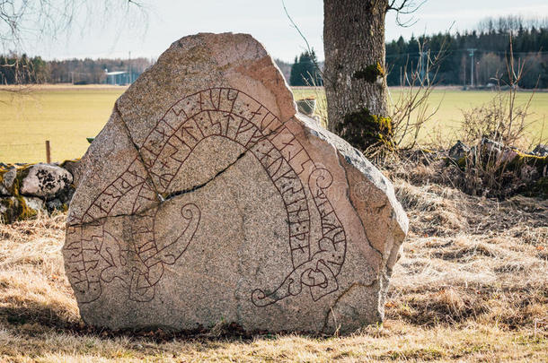 古代的古代北欧文字石头采用伦德比