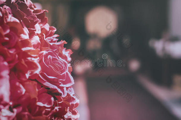 红色的玫瑰灌木装饰采用一Wedd采用g典礼.