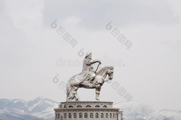 根格斯可汗骑马的雕像-蒙古