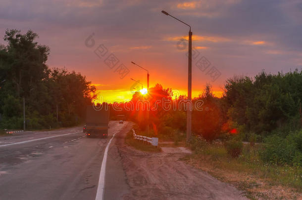 美丽的太阳上升的天和沥青公路路采用乡下的sisterchromatidexchange姐妹染色单体<strong>互换</strong>