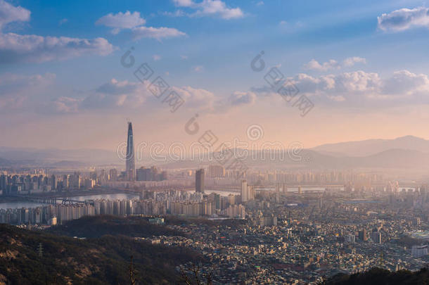 朝鲜城市,首尔城市scape,地平线和摩天大楼