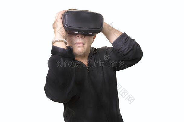 兴奋的男人使用一VirtualReality虚拟现实virtu一lre一litygl一sses