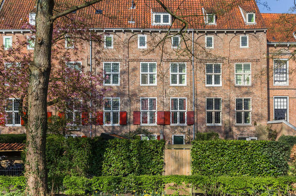 住宅和红色的百叶窗采用指已提到的人在历史上重要的中心关于荷兰中部的<strong>自治</strong>区